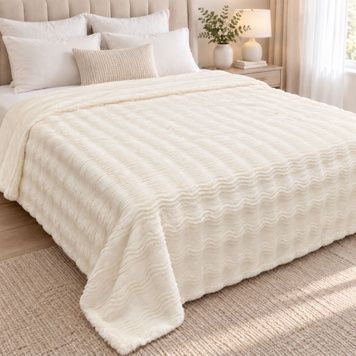 Fur plaid blanket "wave" - lactic, 220*240